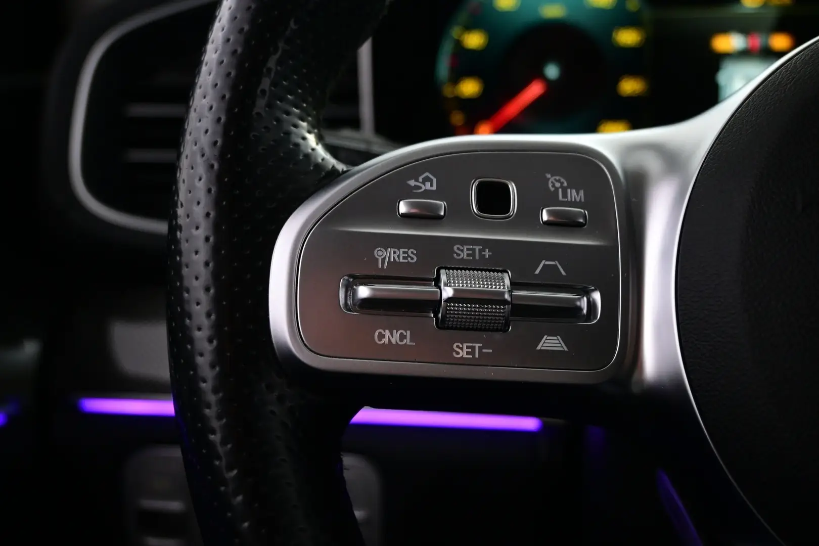 Car Image - 1vQPooi9DLOoBX9TilYhrc
