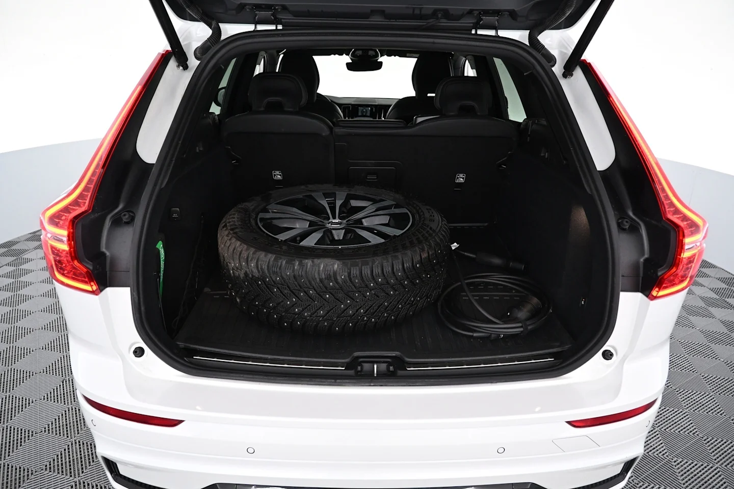 Car Image - 3F3bcpxmFnjolCL2mA46uL
