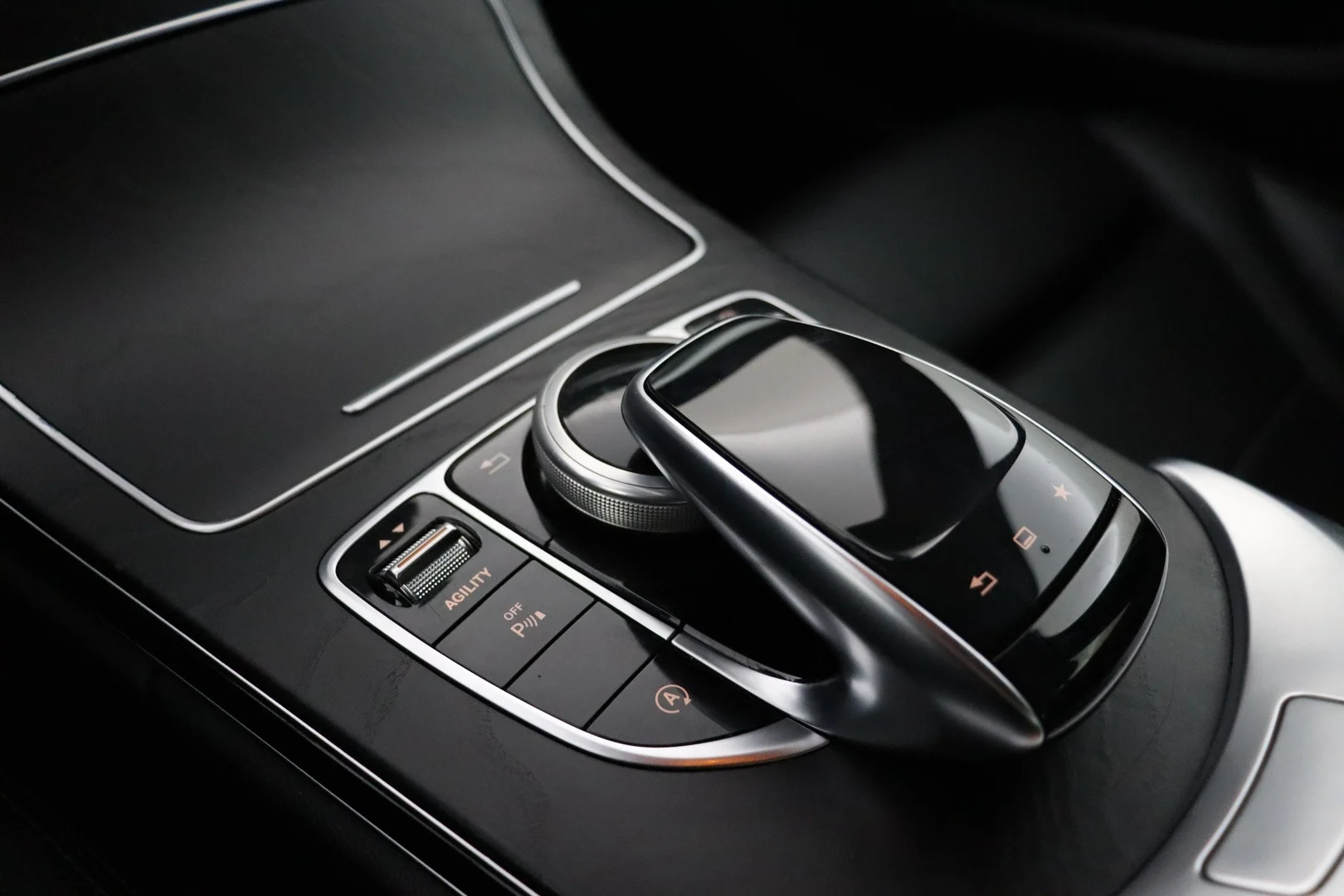 Car Image - 318NuSNwRrsaCdq3Gl6SQd