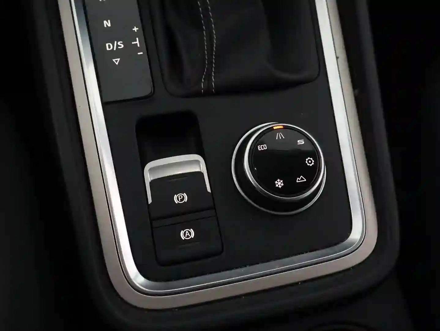 Car Image - 1Ec4YOwtTQBrYHJulxJudg