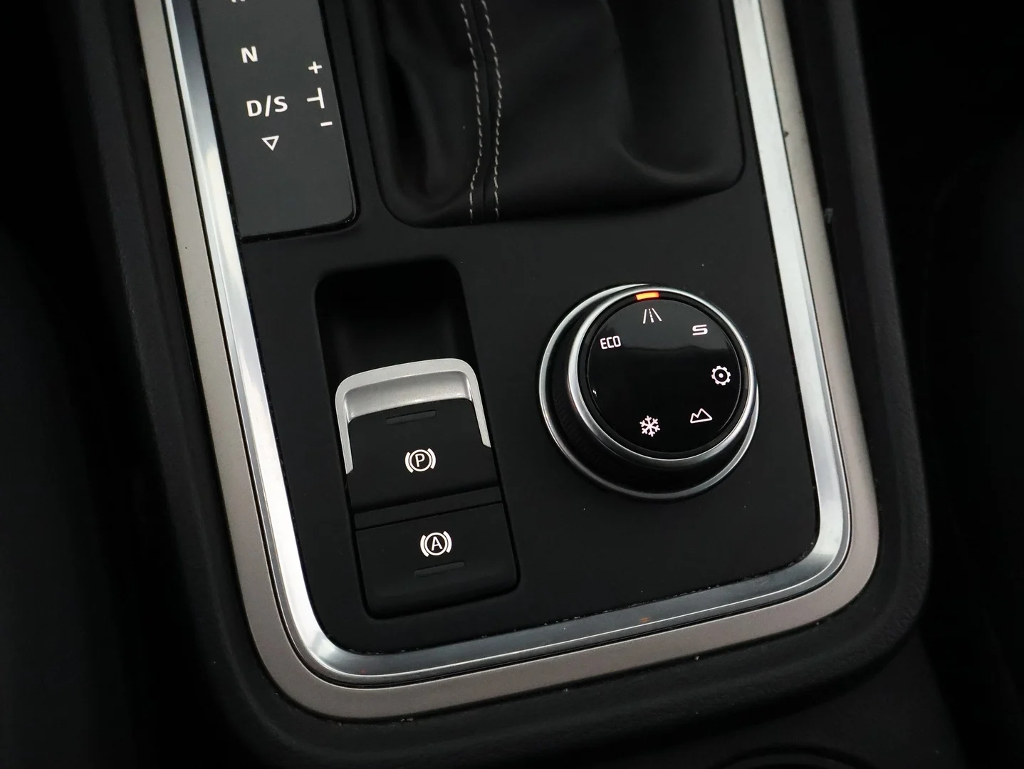 Car Image - 1Ec4YOwtTQBrYHJulxJudg