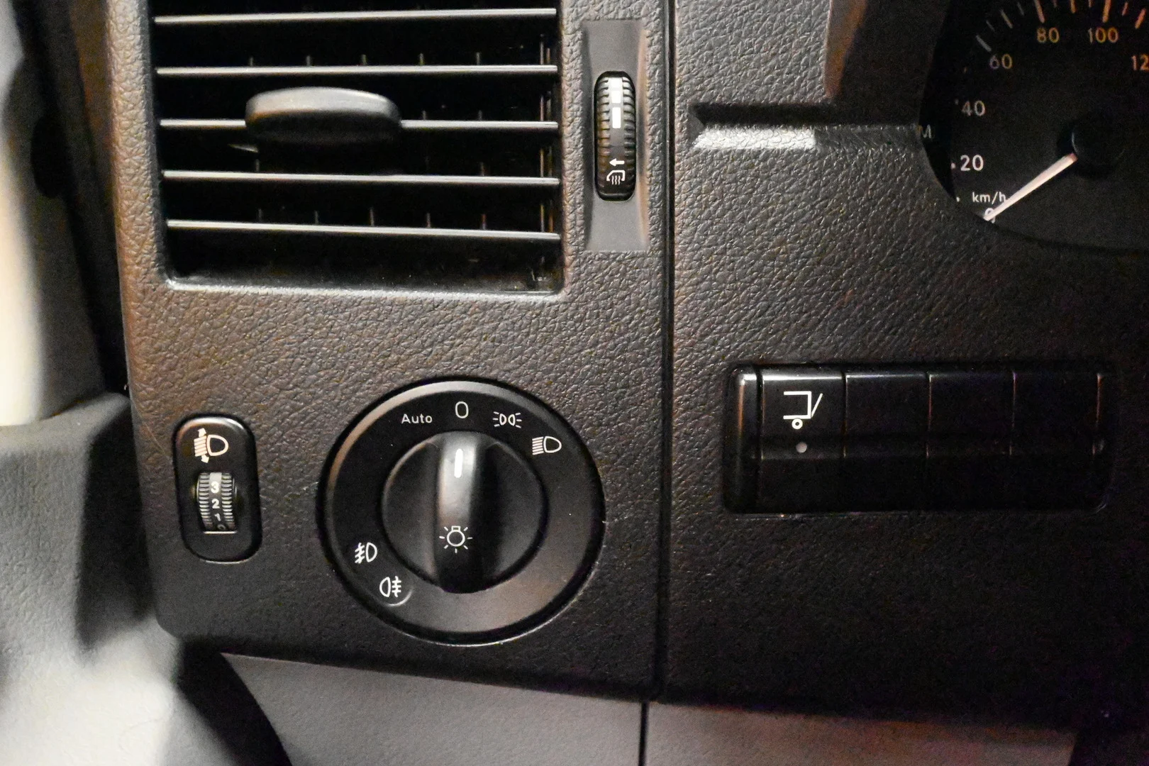 Car Image - 120qrQi3wo9xzNHKblIUK5