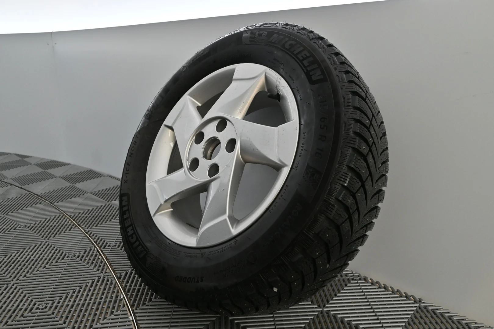 Car Image - 28fVmvLpeUGQb6AvjP0JUf