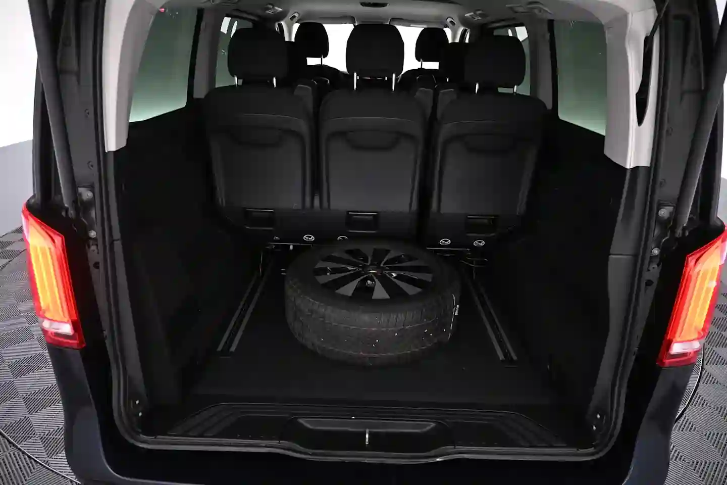 Car Image - 44EAlegXCjThpbSCOErEhb
