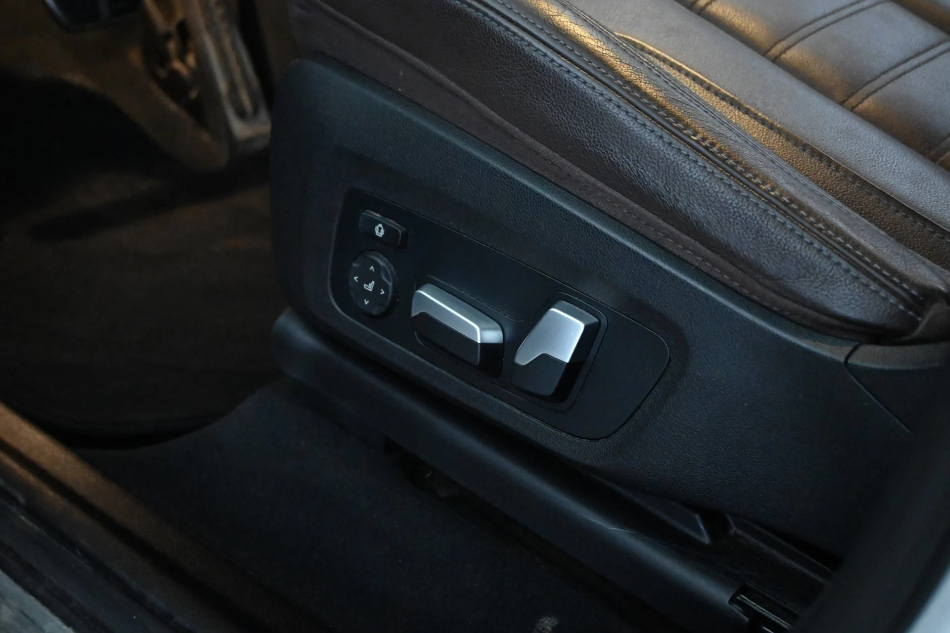 Car Image - EEzZxQZQxcp64neabUrU9