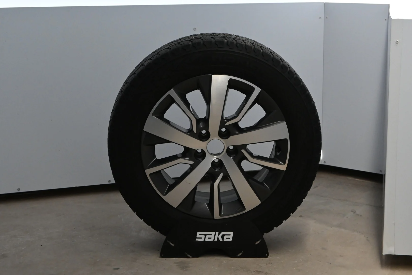 Car Image - 21uC8C11efLx47yy3pnDQ5