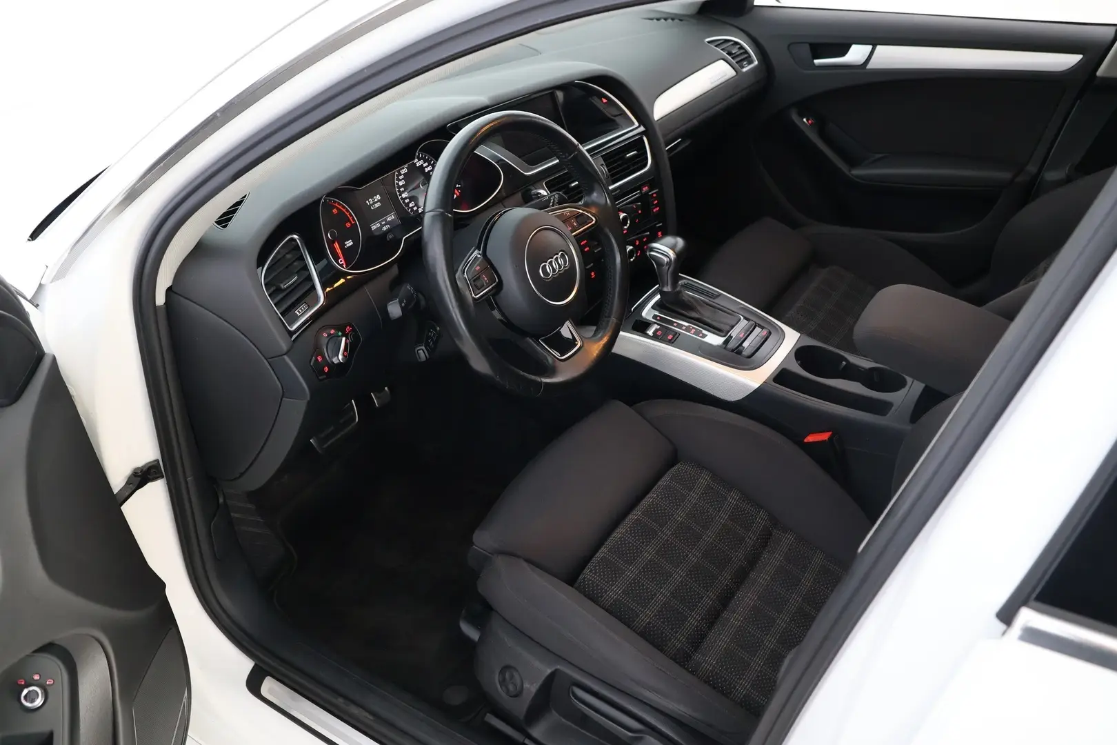 Car Image - 3ULgZZfMflr7hxIRCQtjzQ