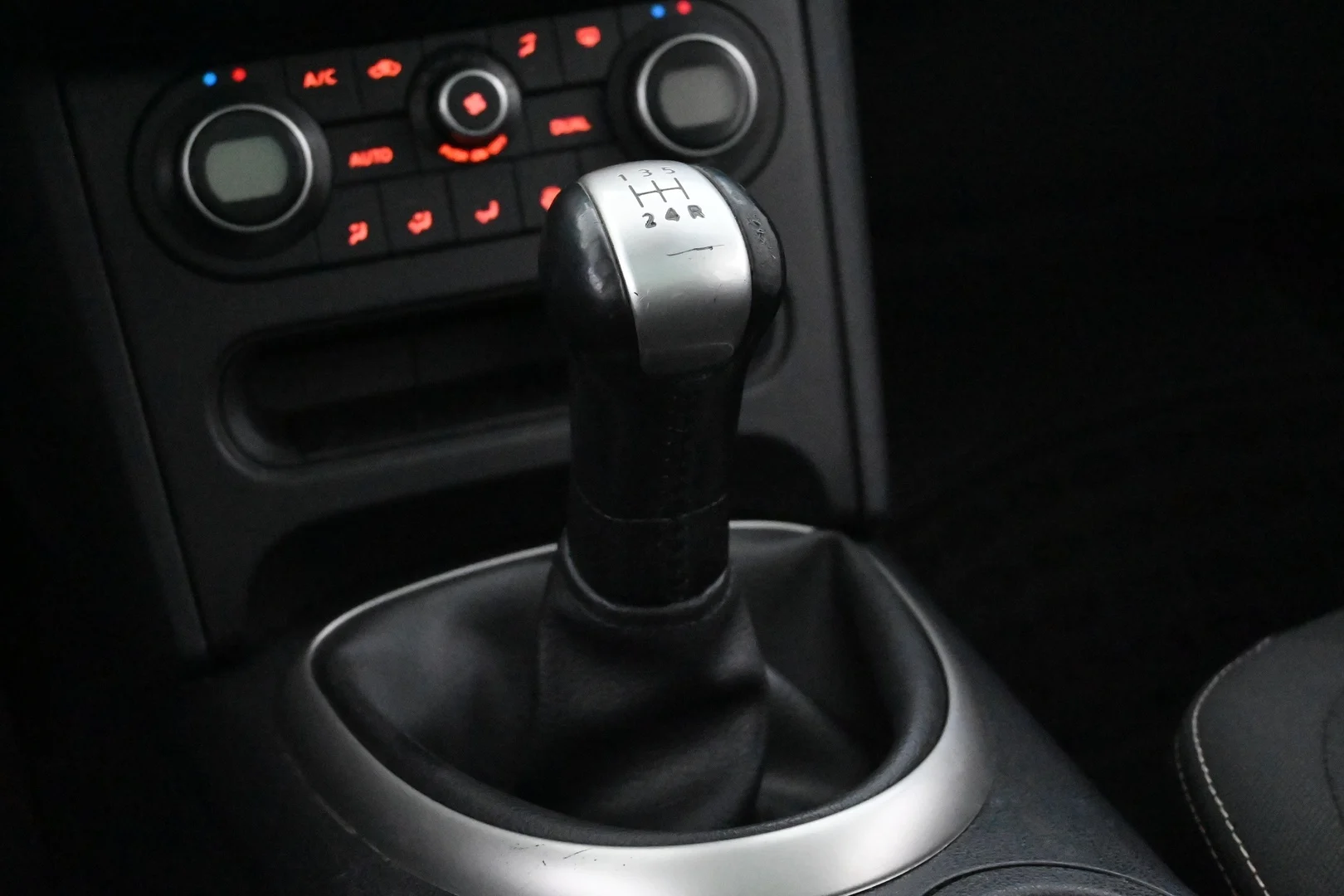Car Image - 2DRK8PXOgDqWrzRgDK5a73