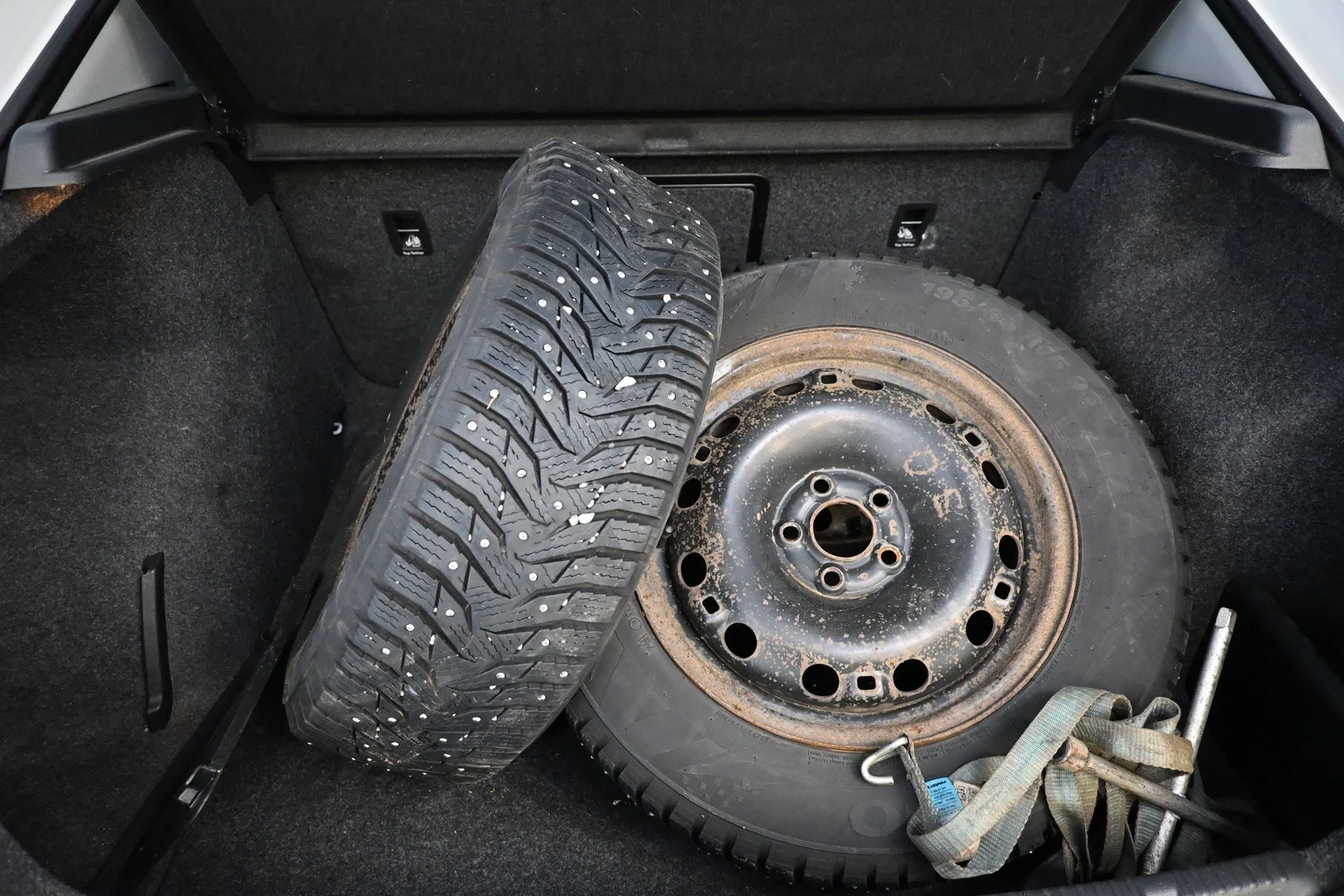 Car Image - 2EeDA5jOZG2oAd7uQ6SwdX