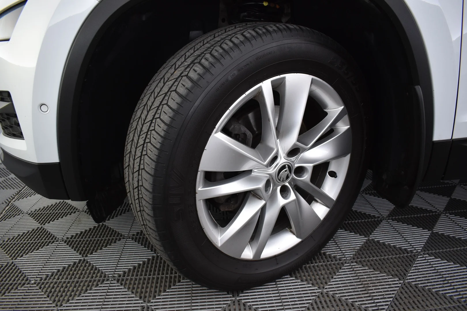 Car Image - 5vdDNiD7lCAwju2EPsXHeB