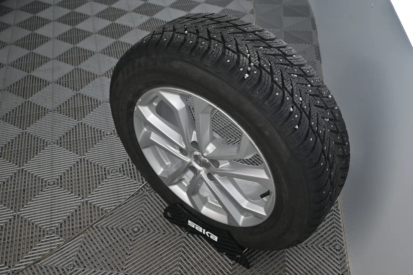 Car Image - 52NKPgV4TbrUrobxTlyZL1
