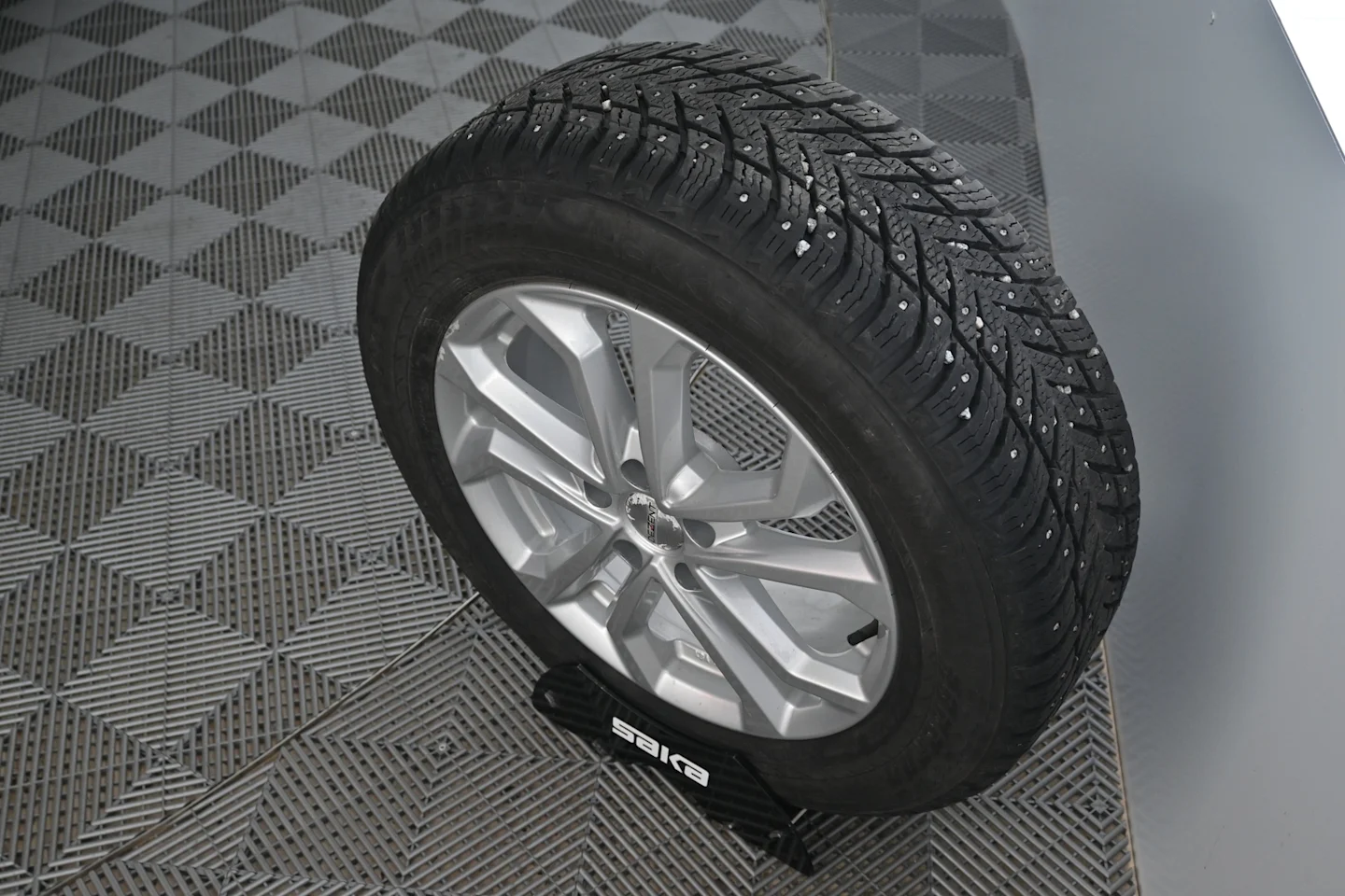 Car Image - 52NKPgV4TbrUrobxTlyZL1