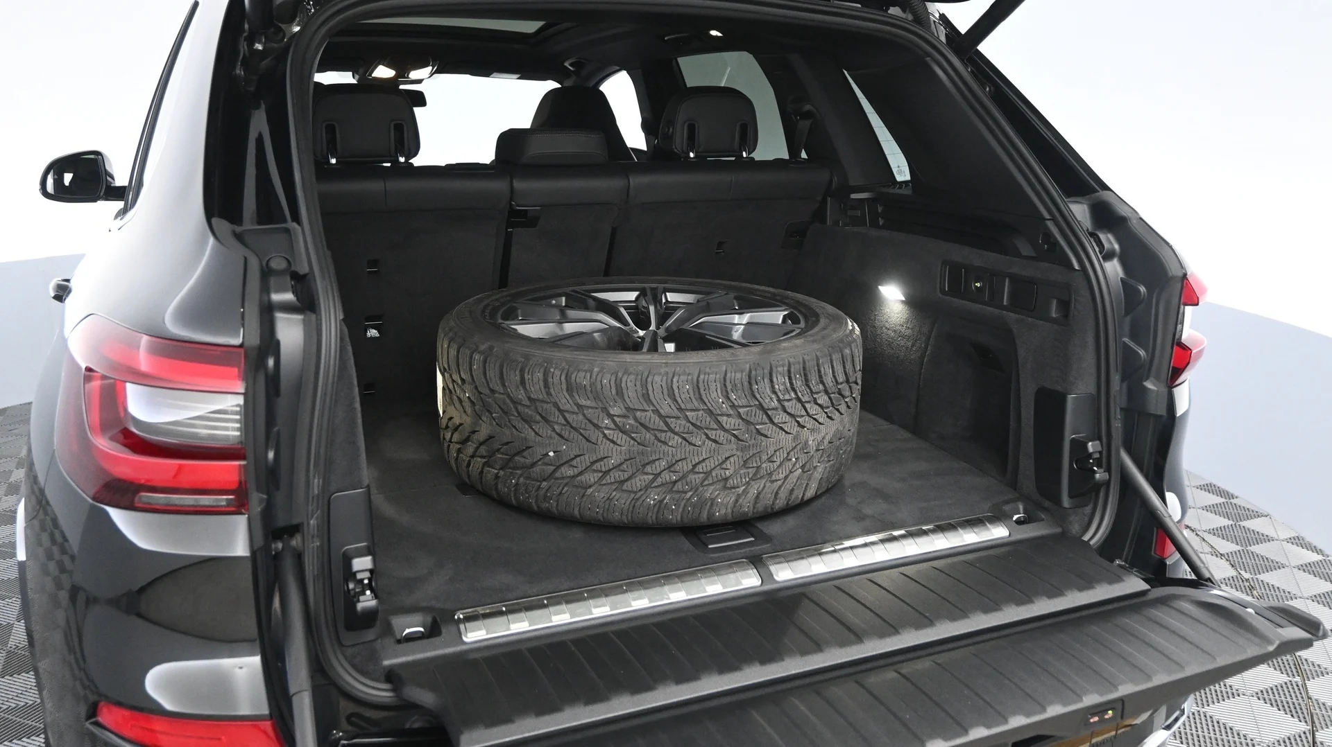 Car Image - 3egWFwDwvwxBkHvZuj6jHk