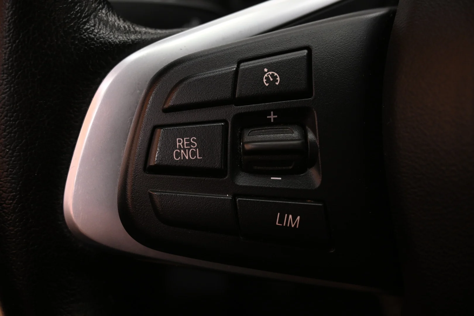 Car Image - 4eNhXNUVtVThljPSn8YYhV