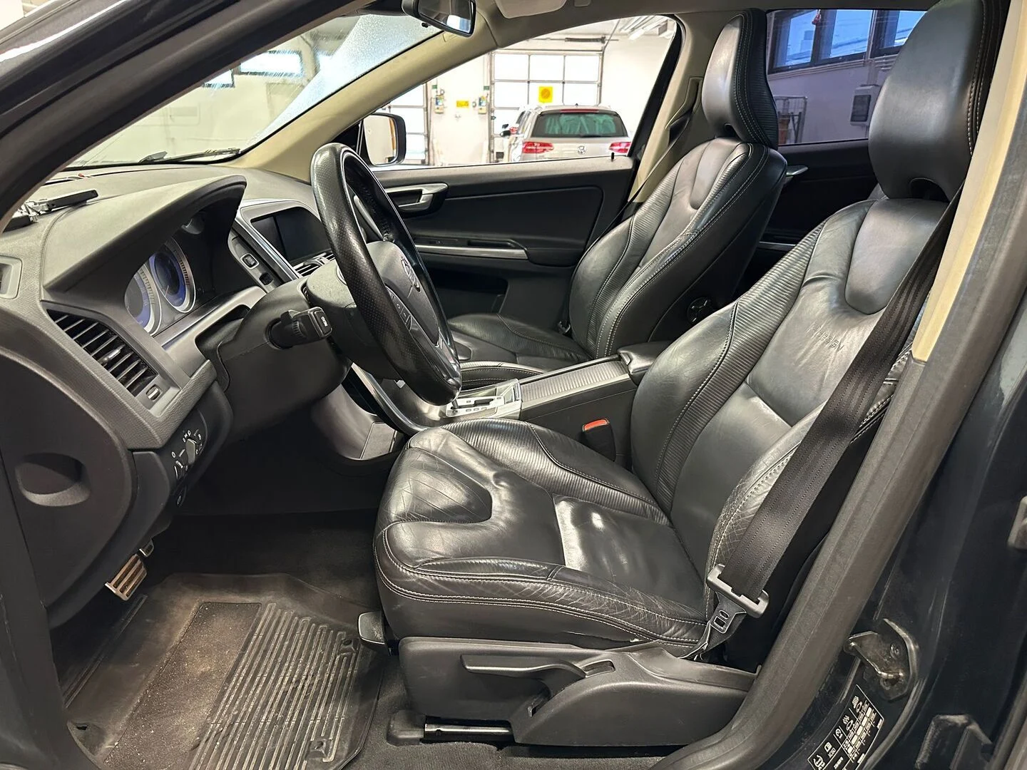 Car Image - 1WV9HTDl6z9HhqQGmlXPS0