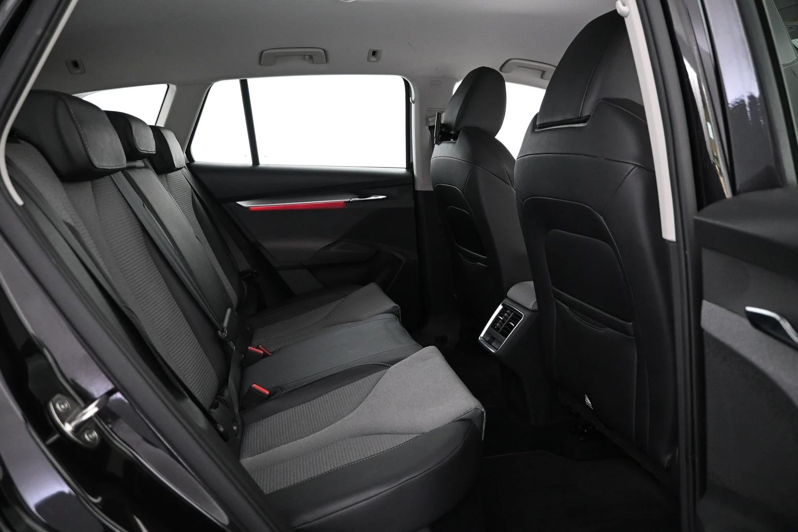 Car Image - 72OIXaNlhvexQblyhyBM9r