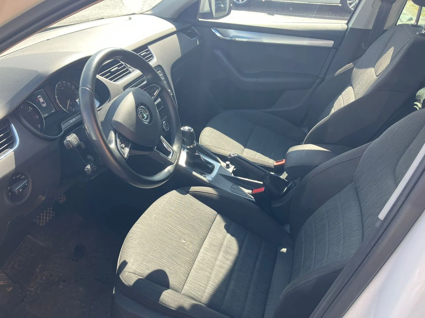 Car Image - 3mrCaBs7LUn6pV5dQ1EqLM