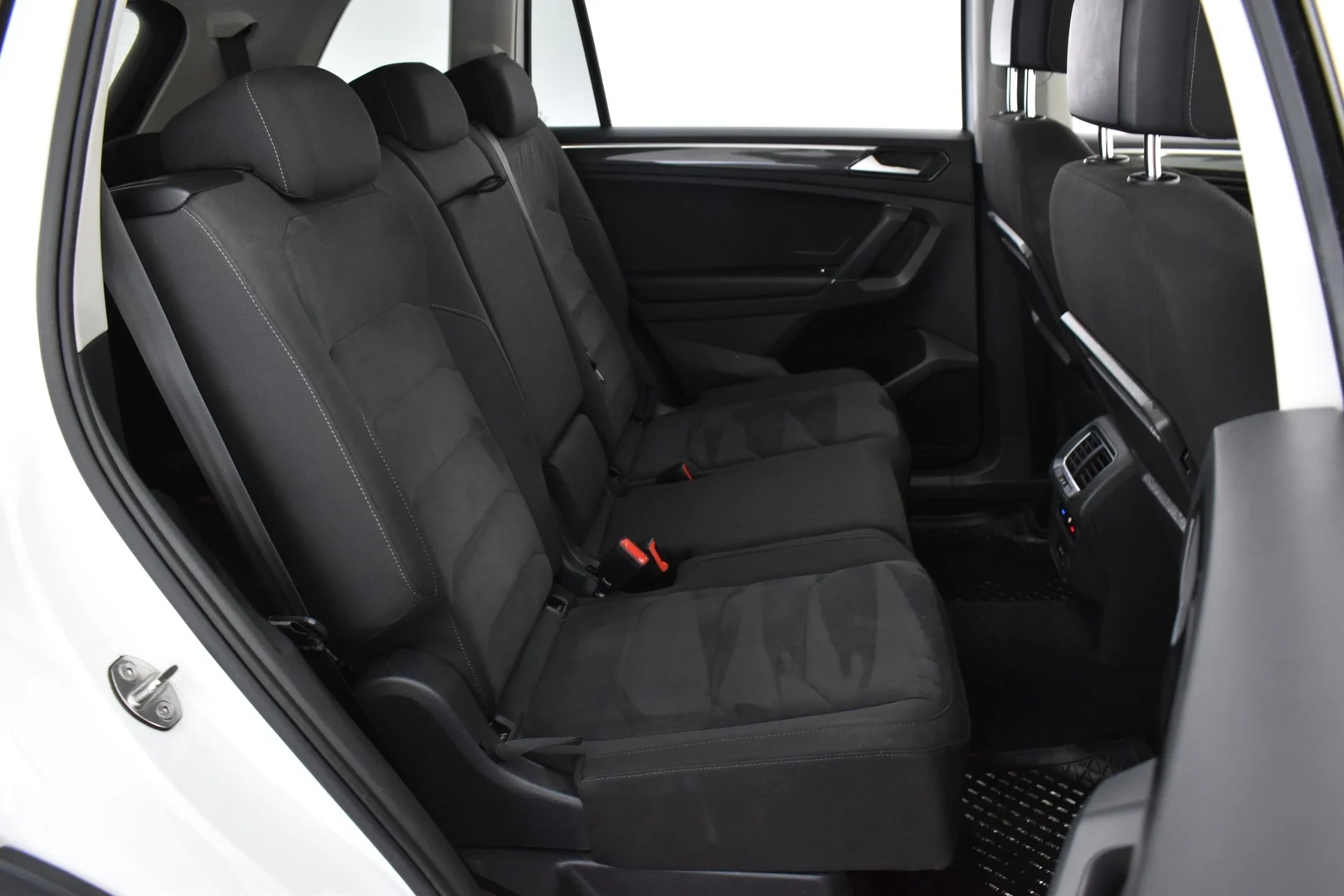 Car Image - MN5fM7pva9S8qhk13qUhL