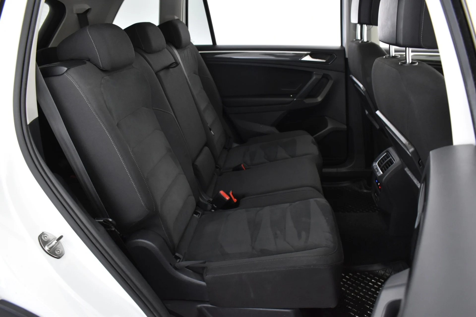 Car Image - MN5fM7pva9S8qhk13qUhL