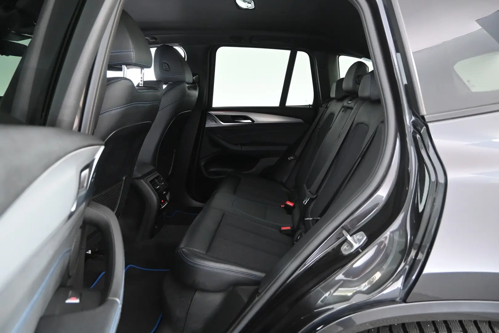 Car Image - 1bSVgjAaV0SG3AE9HwtwJR