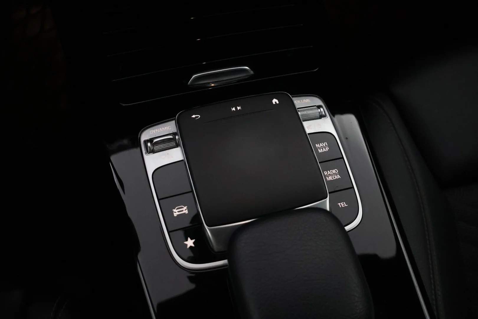 Car Image - hrM2KJwRO1xD3bVzeC21L