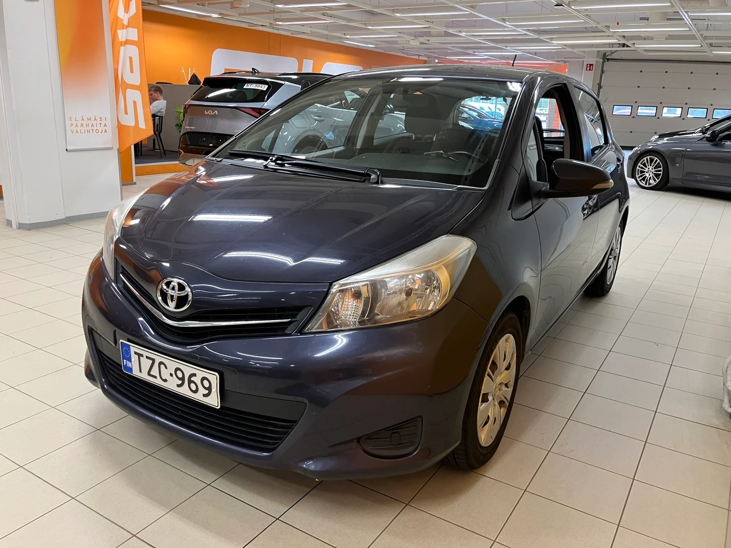 Car Image - 6QS1r0RON5Scq20GI0xMjd