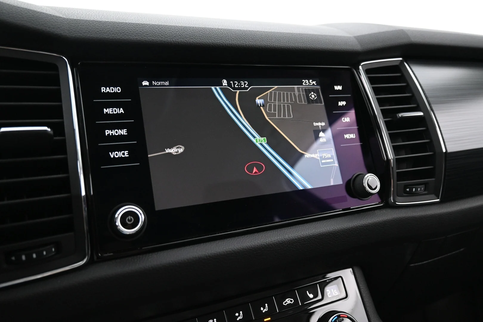 Car Image - 33GsZm2gpidWajplDPzfRv