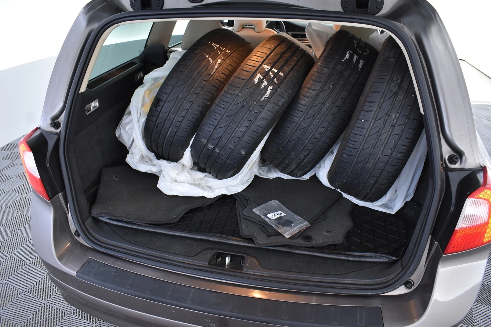 Car Image - 6yDRwOwe7r5qwEh09CZgkx