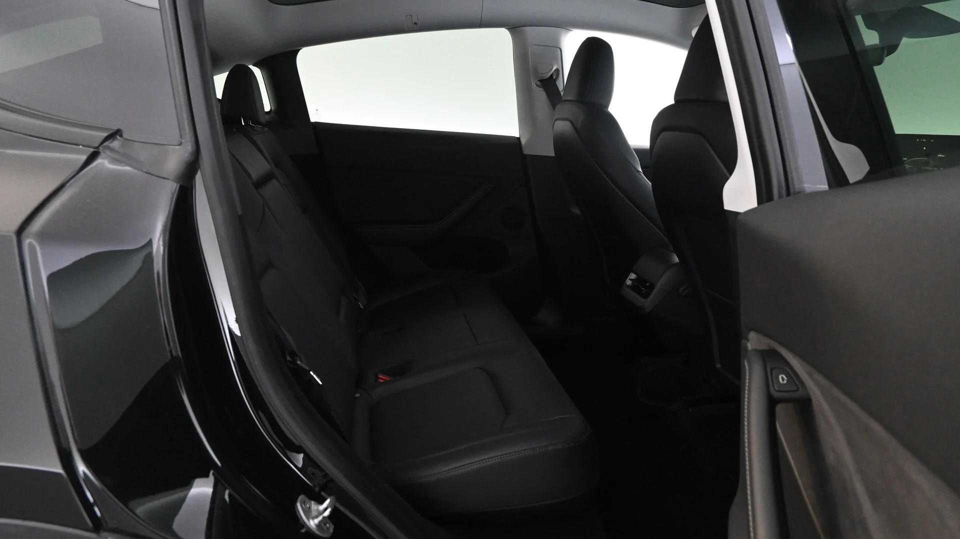 Car Image - 4VrGjU8mFP772Mx64FDI7g
