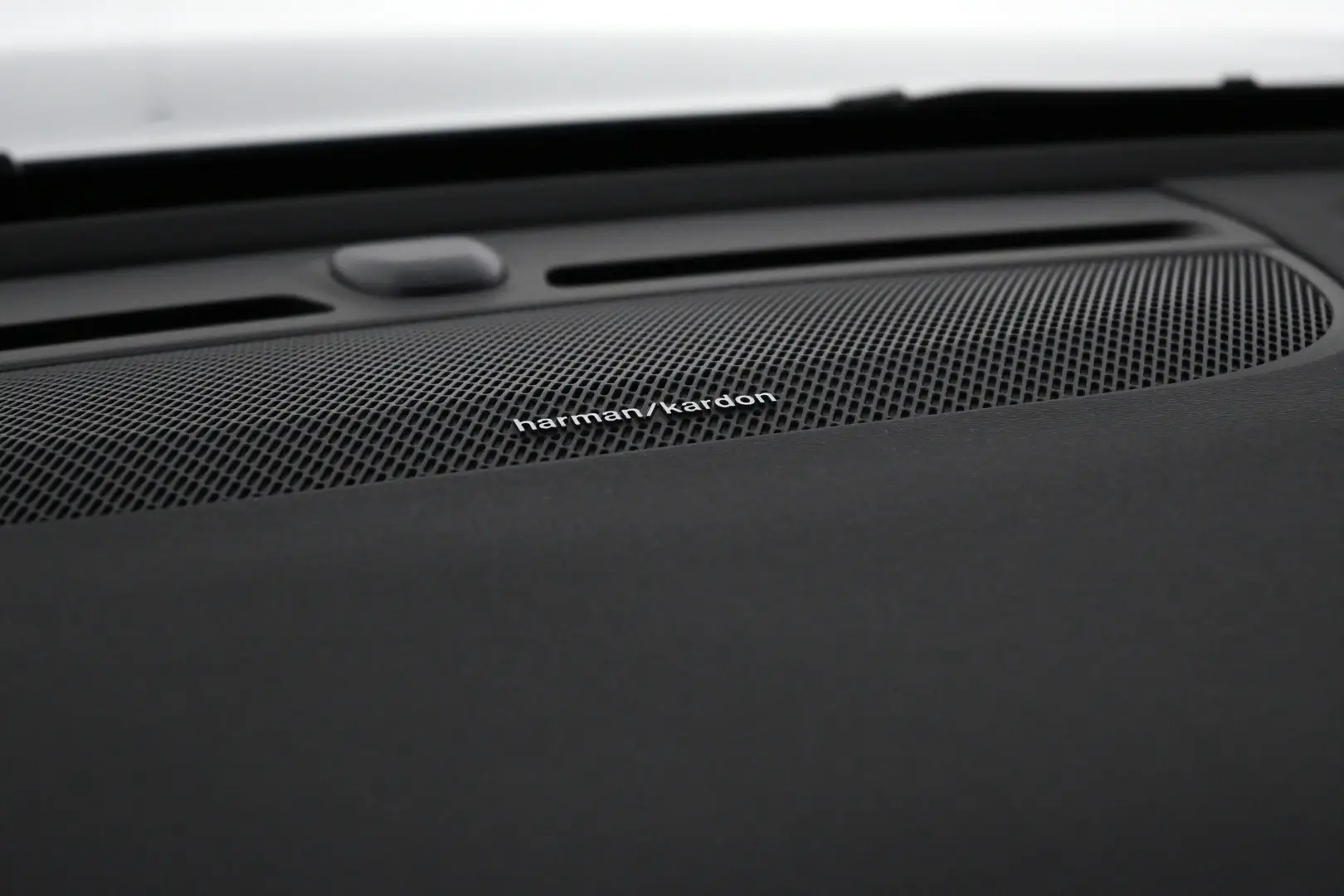 Car Image - 7DTzO37fzch0JrgK4MvxDi