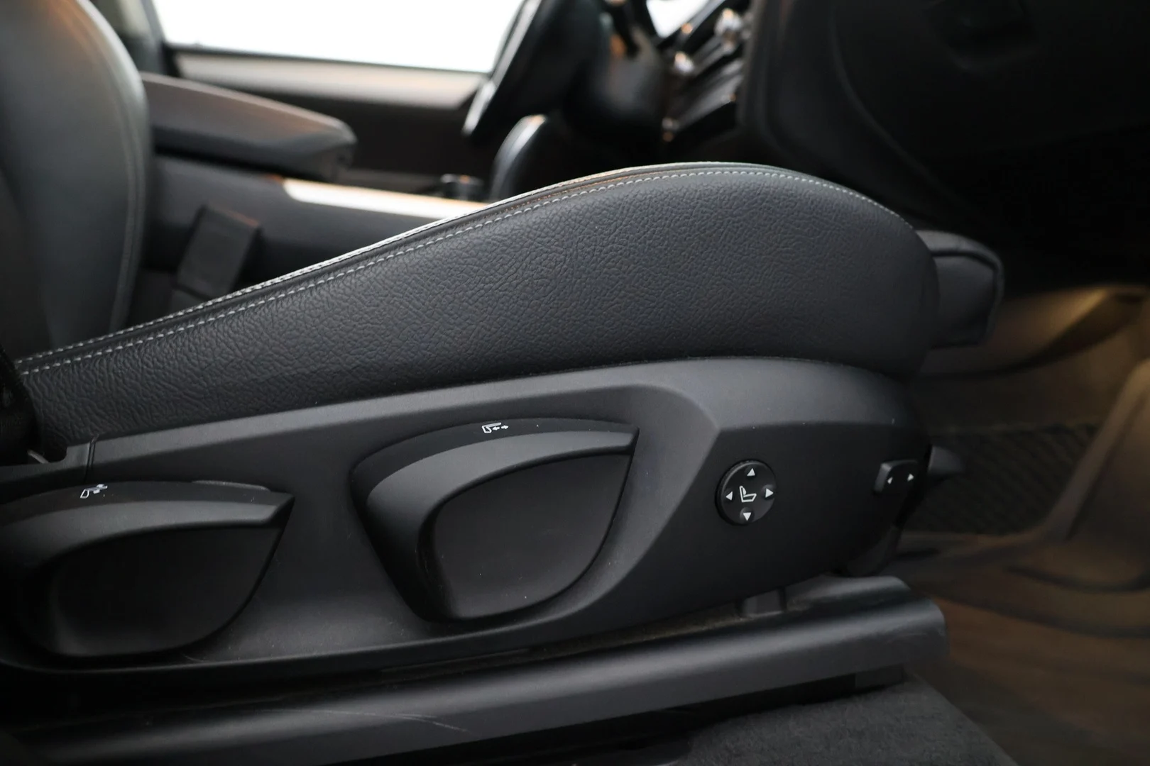 Car Image - 5LyDYvqSSVmjGGdexGcQyD