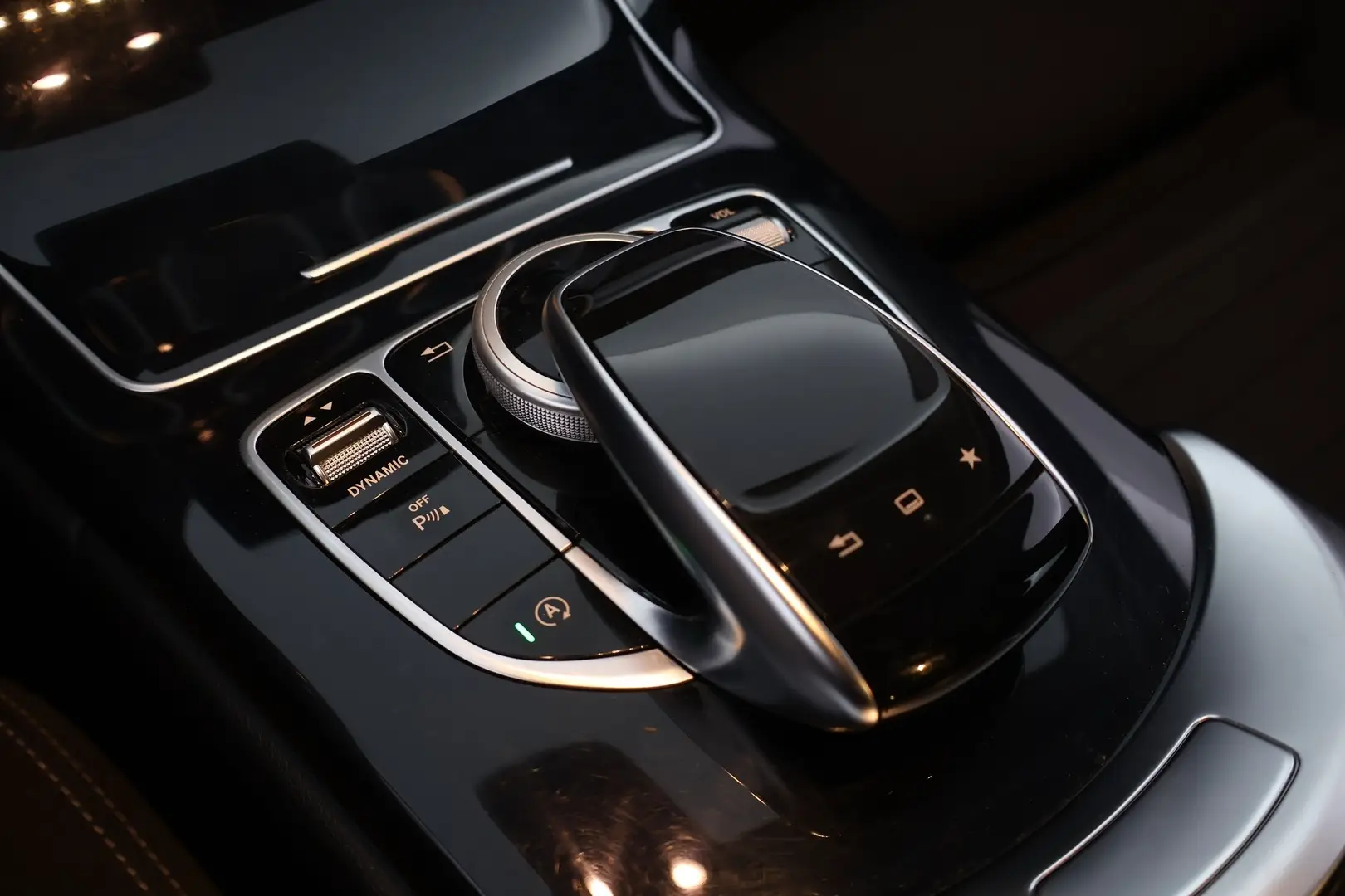 Car Image - 57j0qQdKJO06lWsoNWaxpM