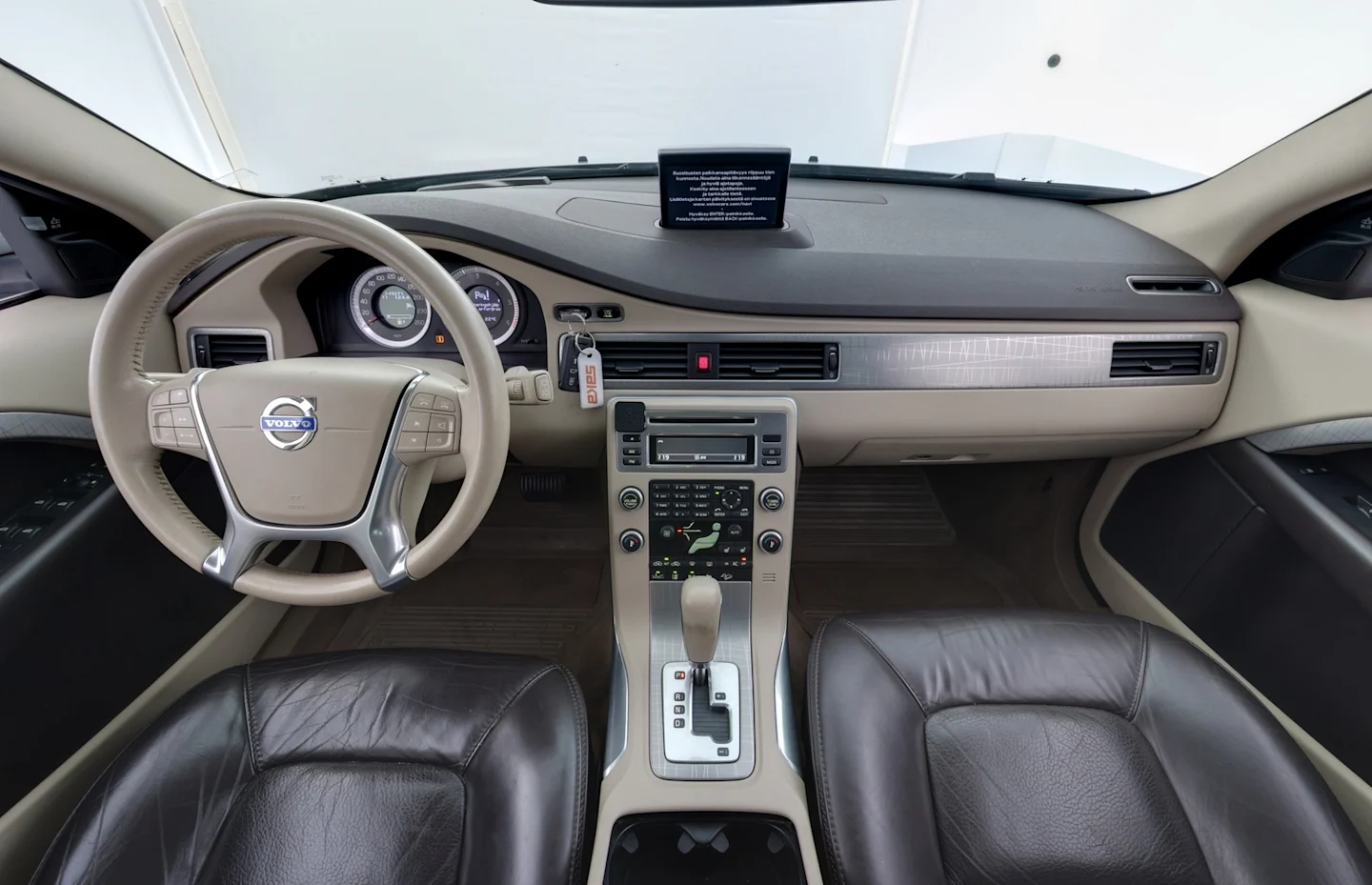 Car Image - R2KSfvElTjb00cxCRcUvg