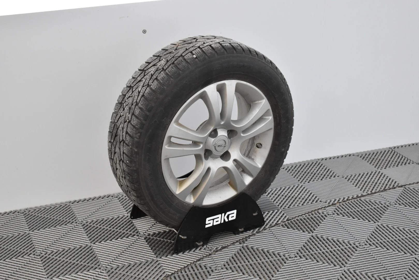Car Image - 3f6mBDyofYay29l9FeIc9p