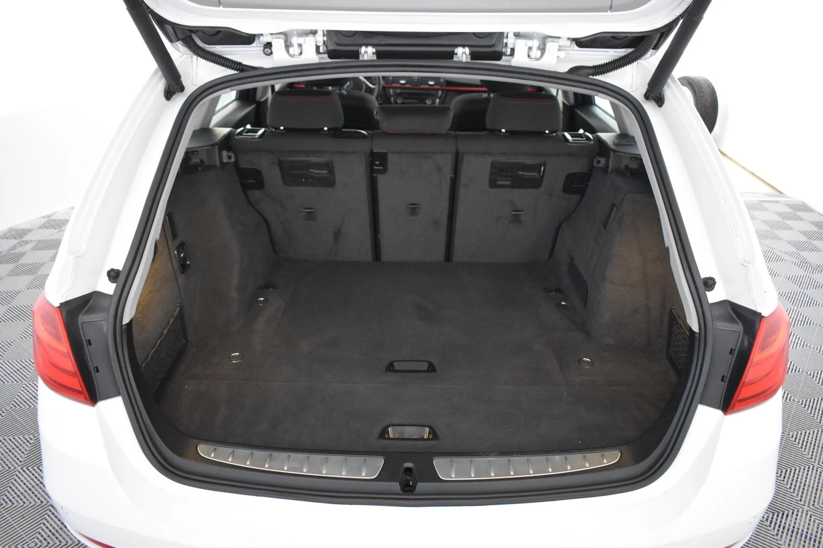 Car Image - 2lJA5xKjiqowcPIt8NggUK
