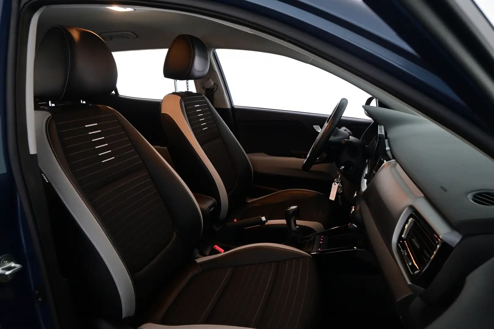 Car Image - 7wbJLCr8LBc0xv4eelHpNO