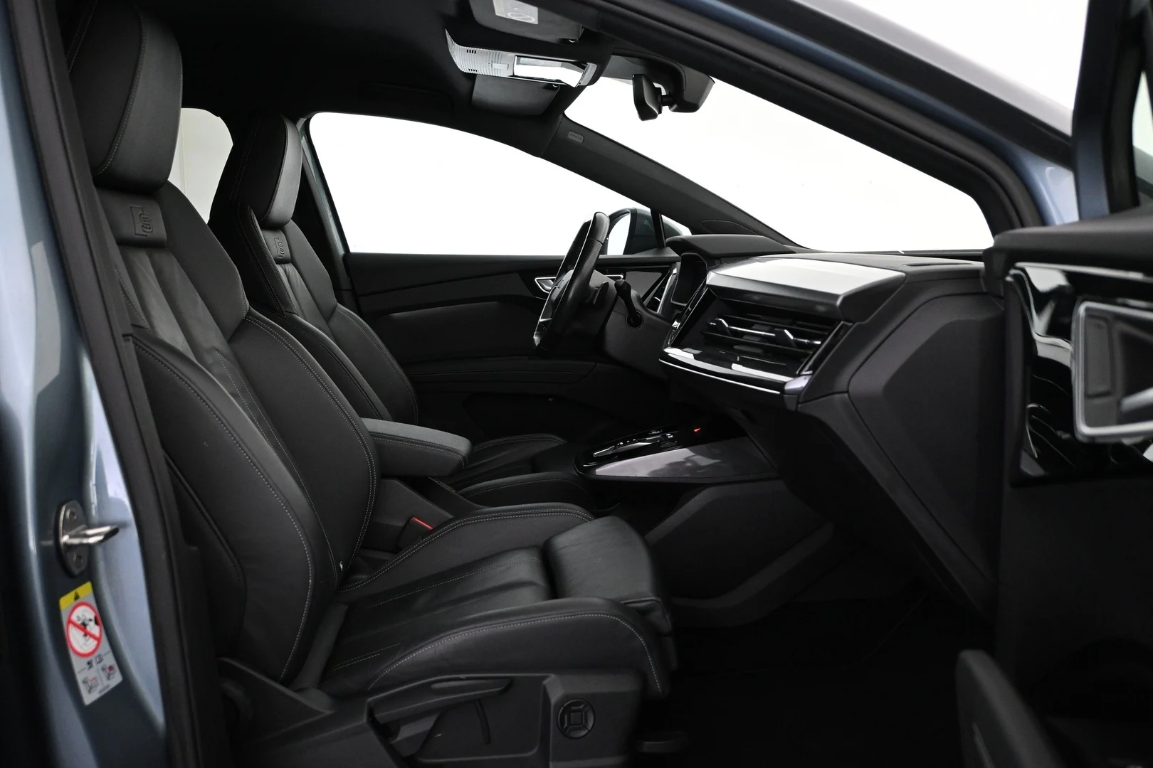 Car Image - kncGjQwLz4GxCVtrK6Ael