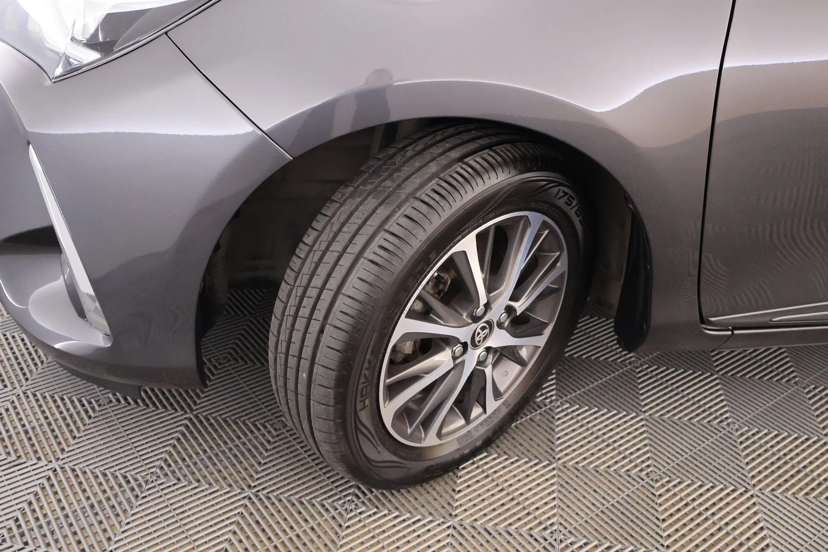 Car Image - 1FVcUnLmlvrwfTcT0AwLPe