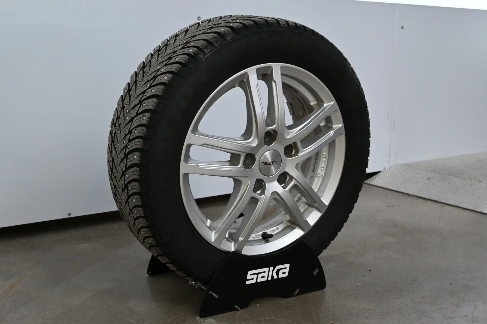 Car Image - 7KmoB11RE43HCBGp4ccymE