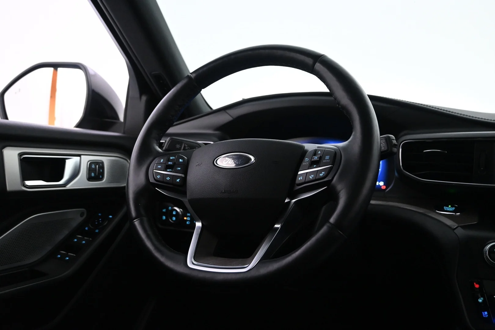 Car Image - IbuNWDnN1utu3vl0MjTLH