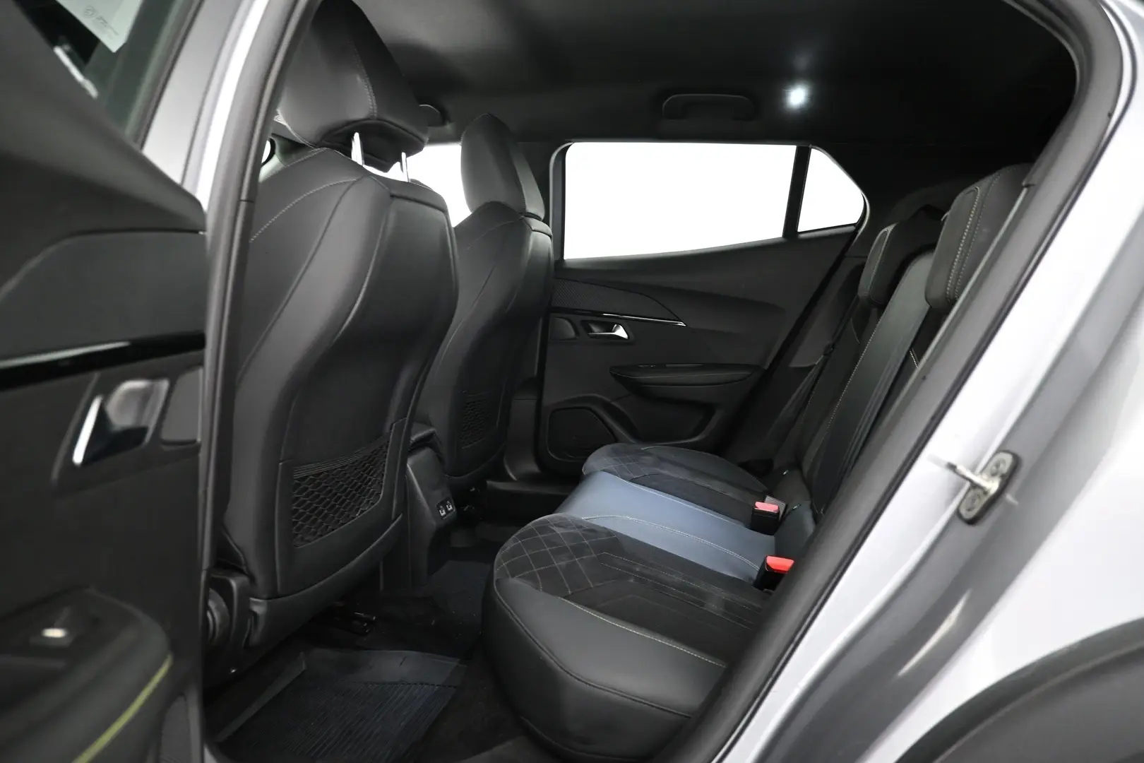 Car Image - xV9Z1eqDFpx4lh6ddSzcw