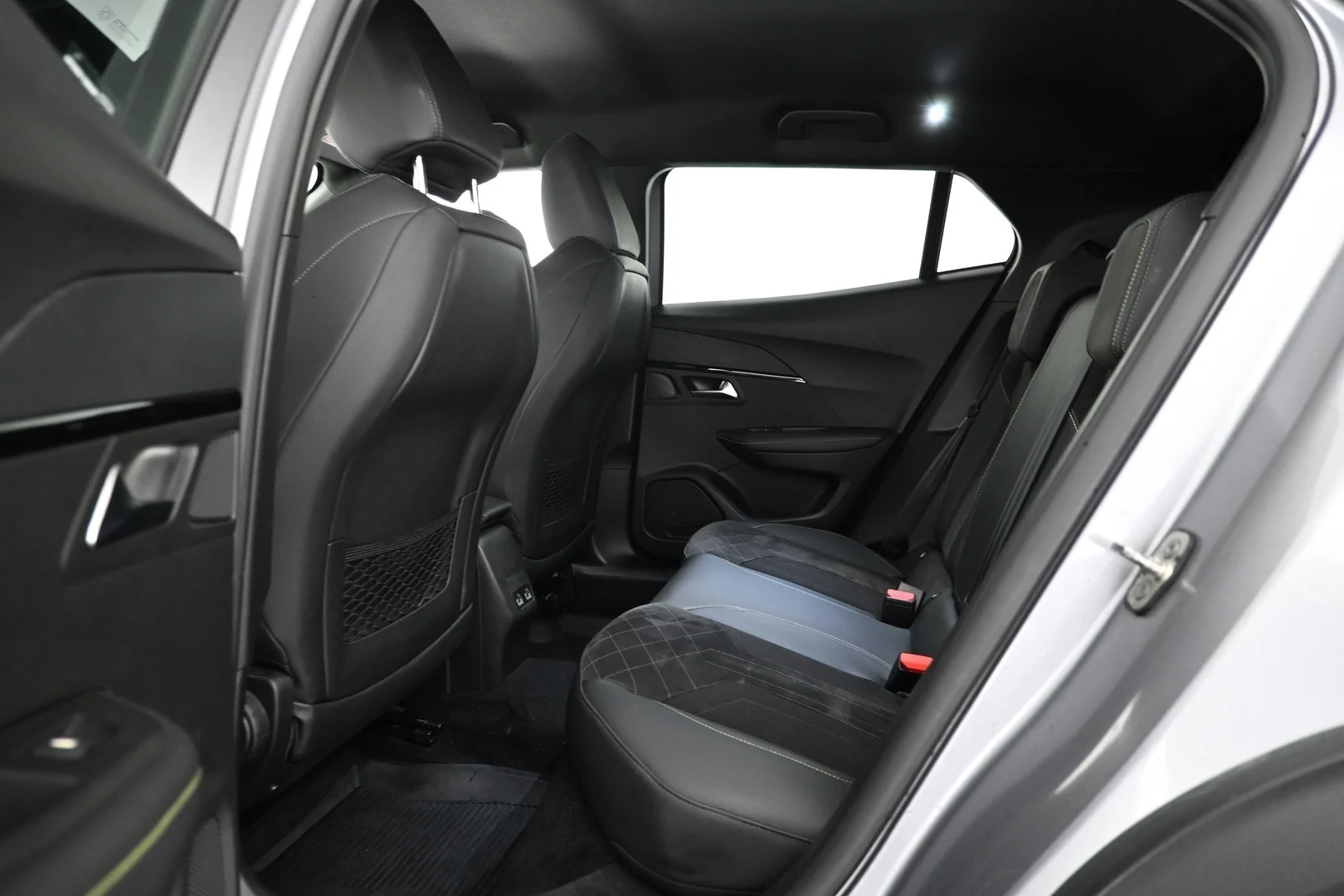Car Image - xV9Z1eqDFpx4lh6ddSzcw