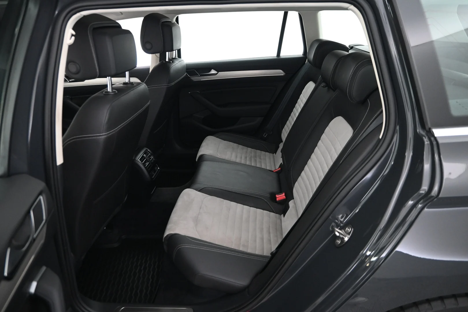 Car Image - nbXJkeKu6ZIWOc9JVsJer
