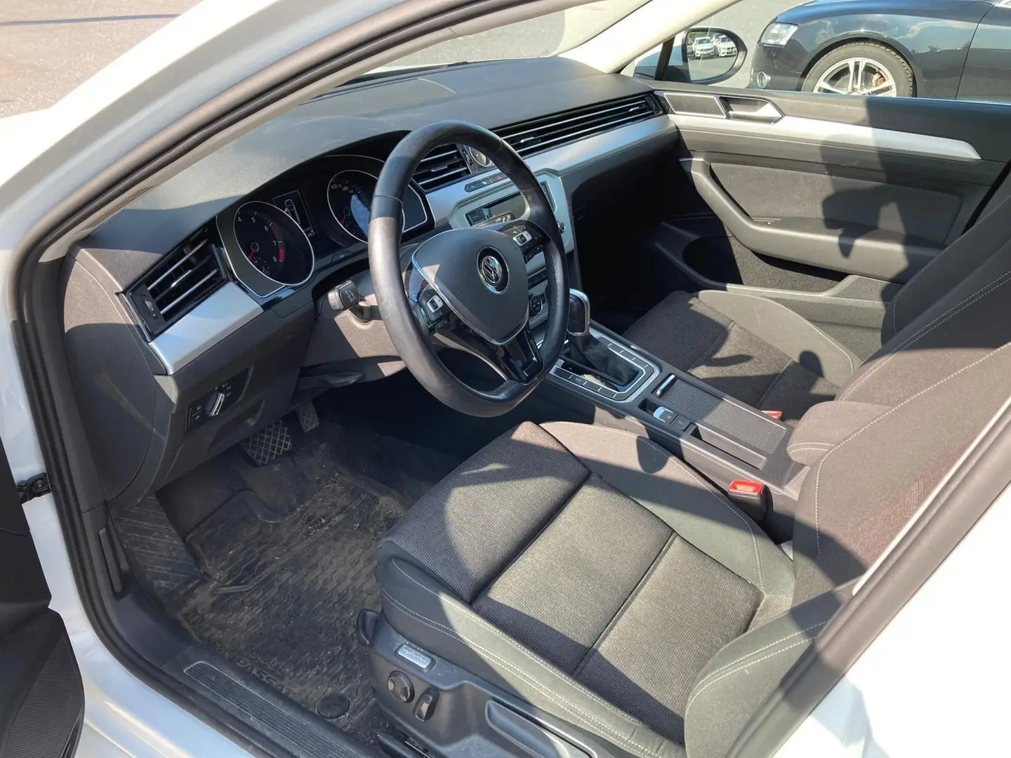 Car Image - xeNeqONuDRp5BkaNrEHwR