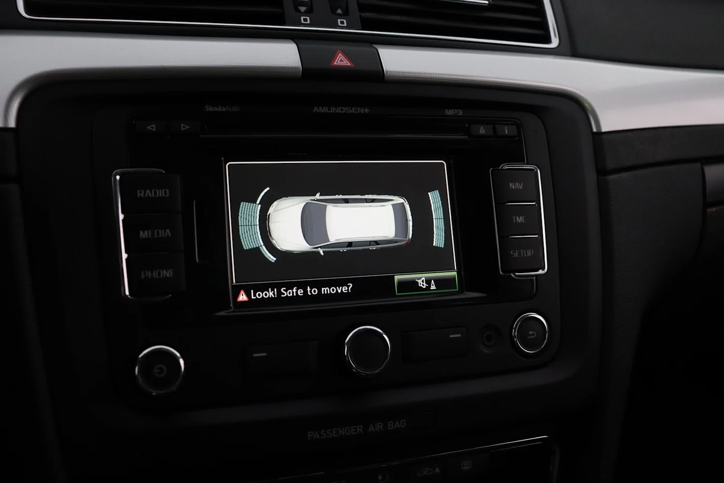 Car Image - 3th09IPSoHXlxBuwXi34r9