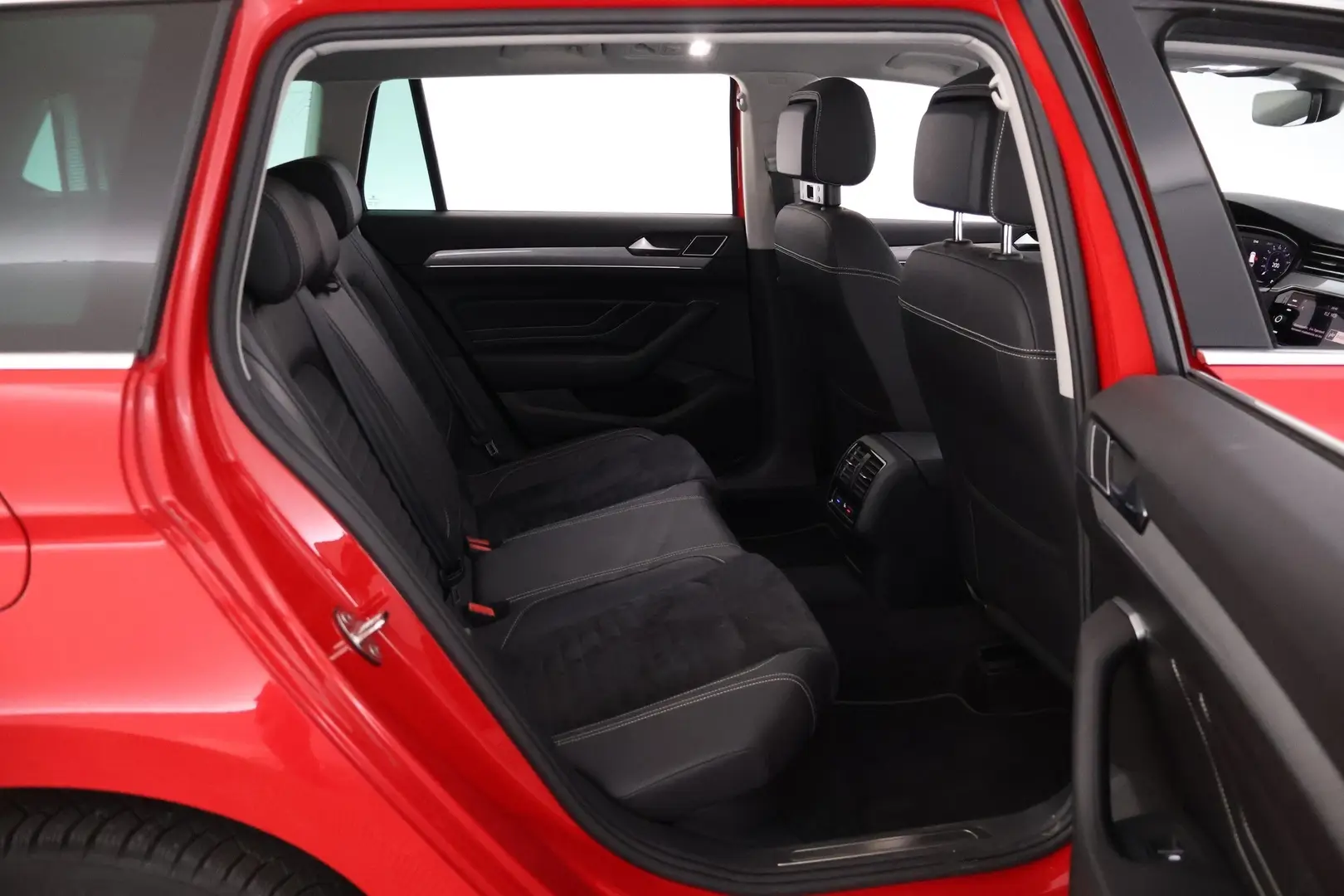 Car Image - chha1U4xxfSk2DhTmcNIB