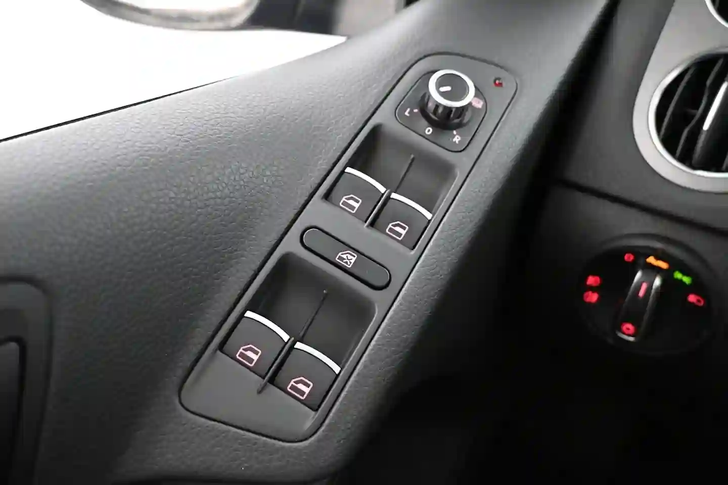 Car Image - 6TrG6ORZfoO1hi8wFGJzmf