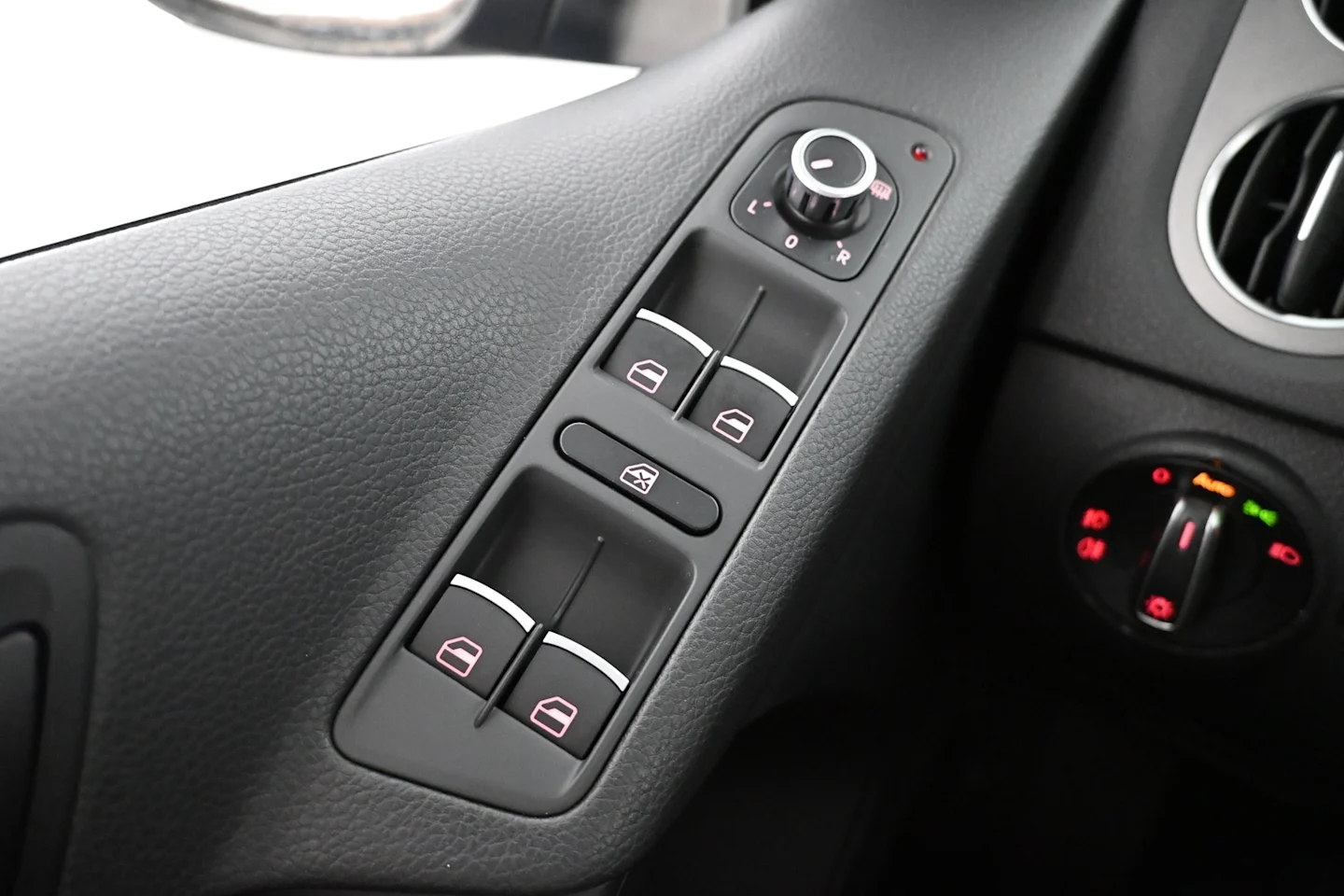 Car Image - 6TrG6ORZfoO1hi8wFGJzmf