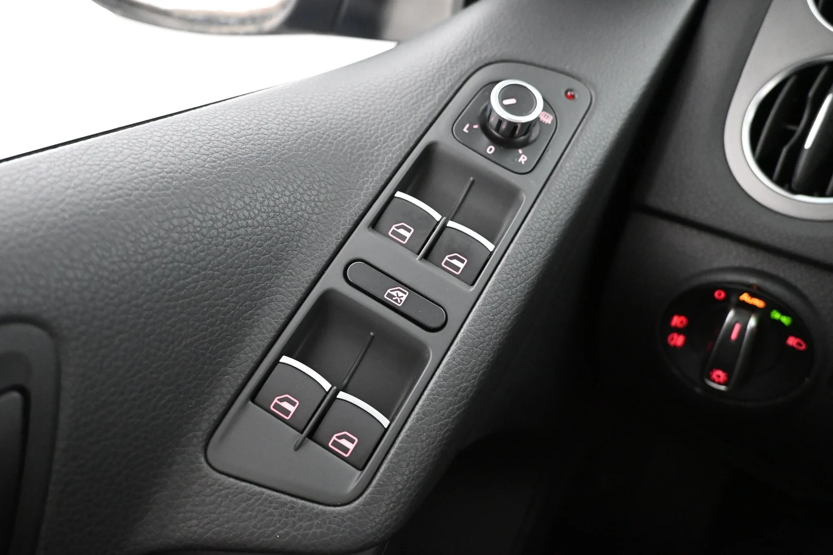 Car Image - 6TrG6ORZfoO1hi8wFGJzmf