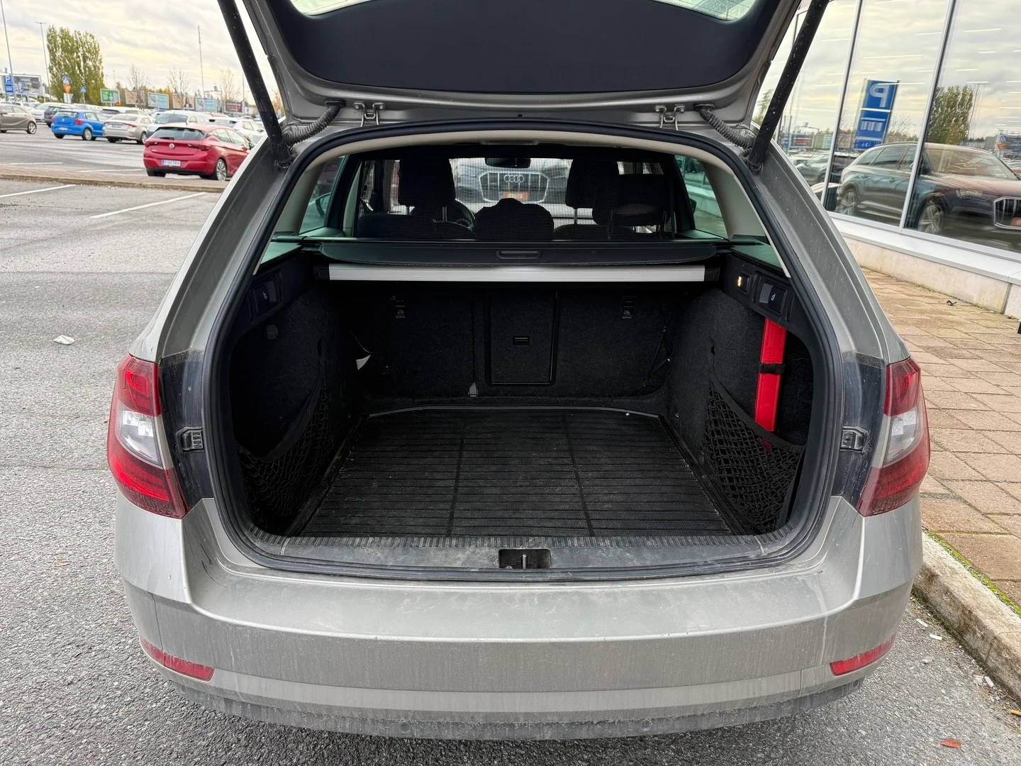 Car Image - 1DcIGEvBRQ8CW74HY4gdh3